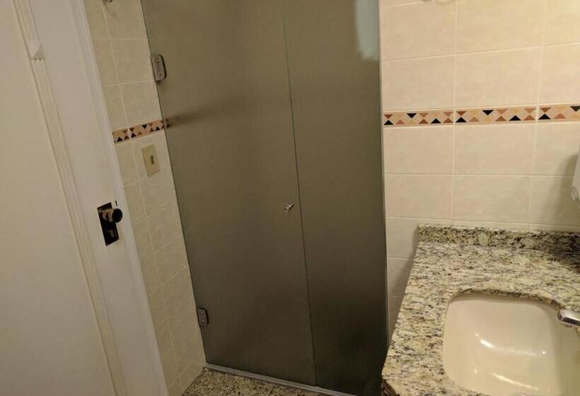 غرفة قياسية ثلاثية, Trevi Hotel E Business