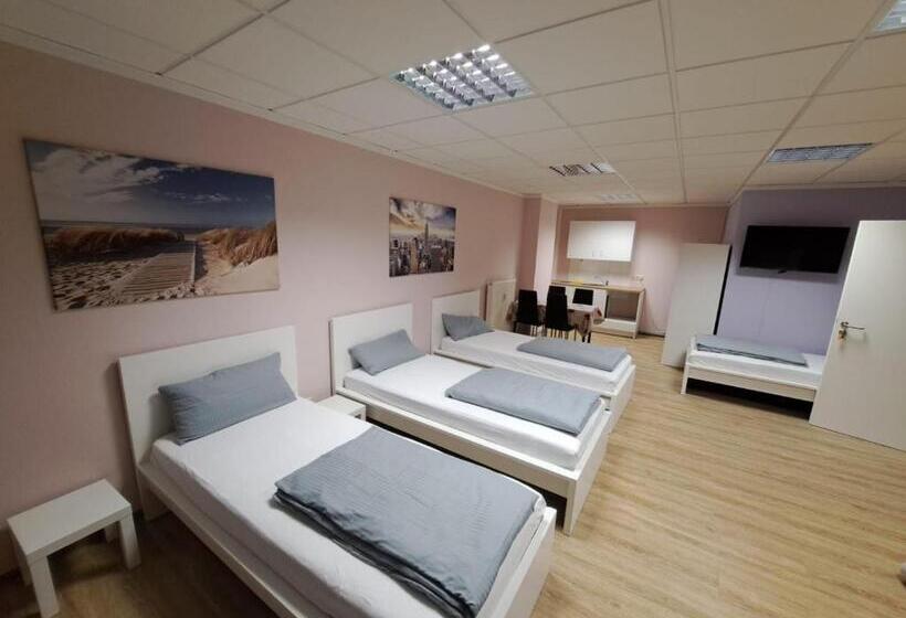 バルコニー付スタンダード4ベッドルーム, Pension Alex Magdeburg