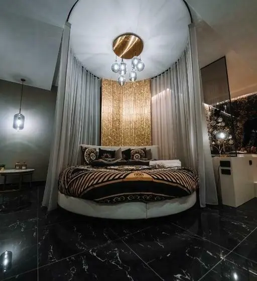 キングサイズベッドのスイートルーム, Versace Luxury Room