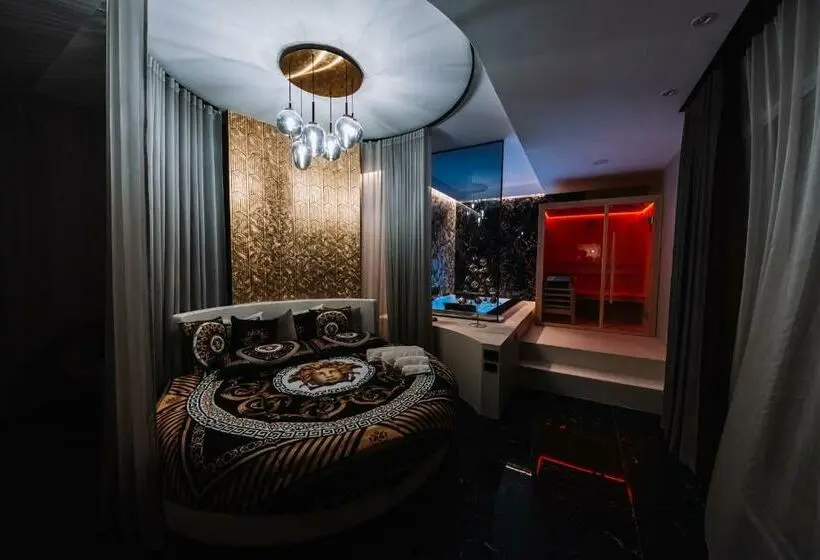 キングサイズベッドのスイートルーム, Versace Luxury Room