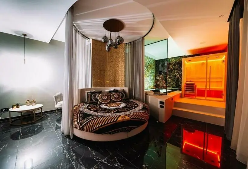 キングサイズベッドのスイートルーム, Versace Luxury Room