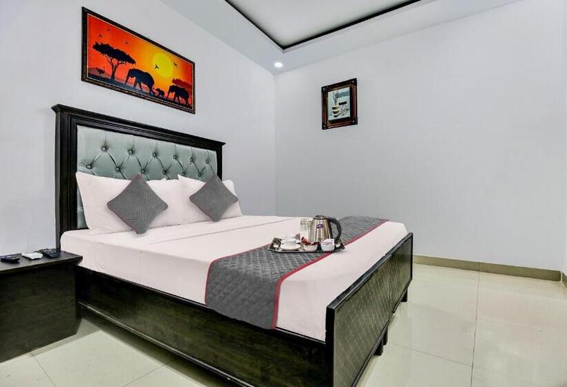 Трехместный Номер Классика, Capital O 93663 Royal