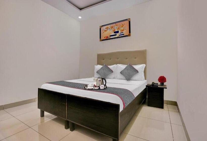 Трехместный Номер Классика, Capital O 93663 Royal