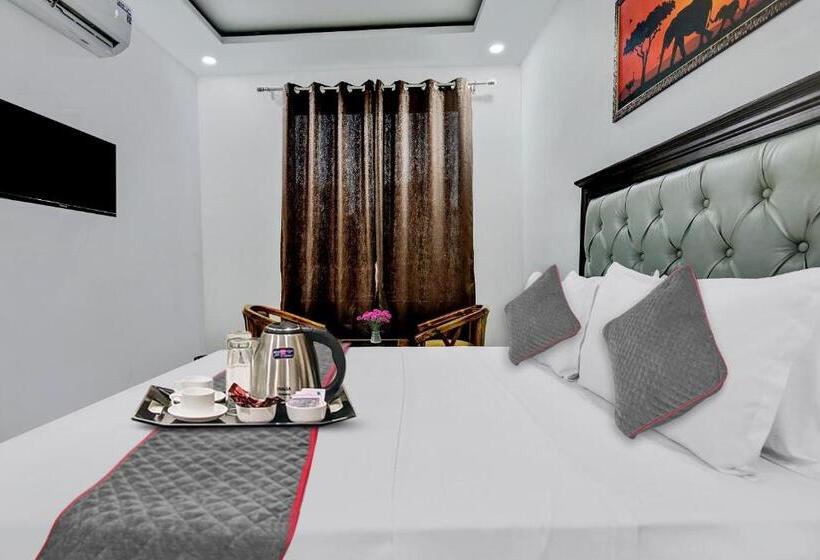 Трехместный Номер Классика, Capital O 93663 Royal