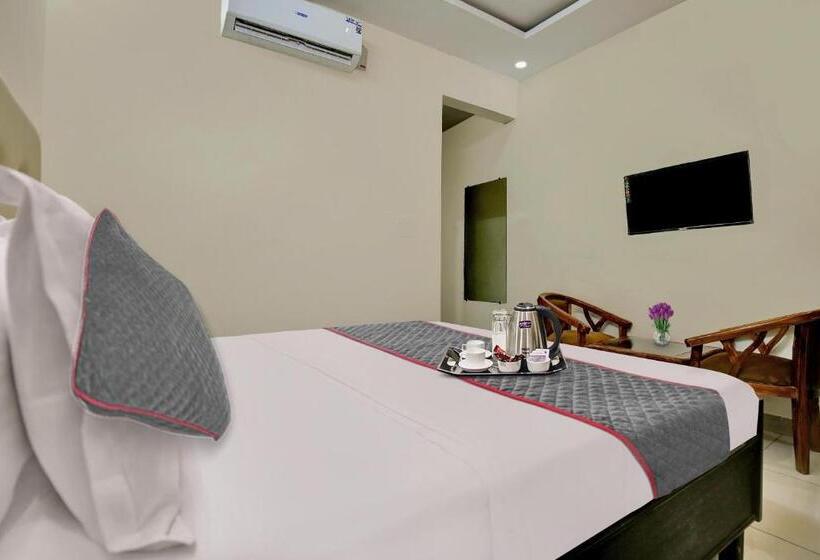 Трехместный Номер Классика, Capital O 93663 Royal