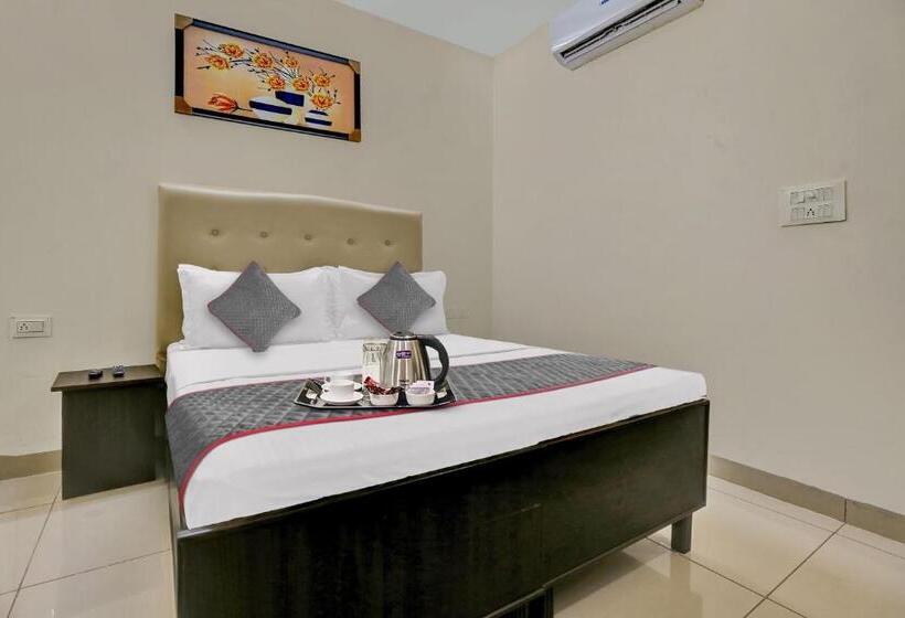 Трехместный Номер Классика, Capital O 93663 Royal