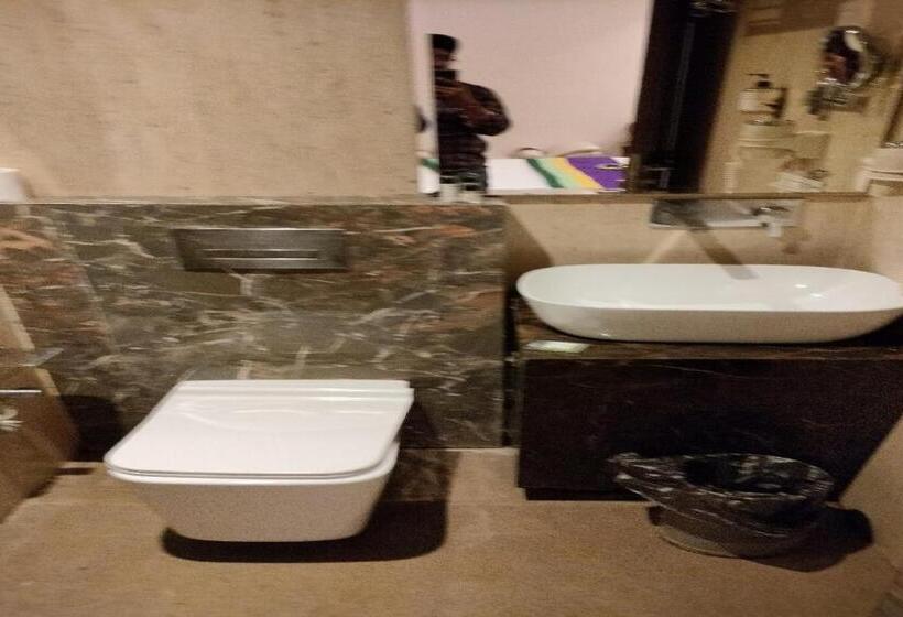 Трехместный Номер Deluxe, Capital O 93663 Royal