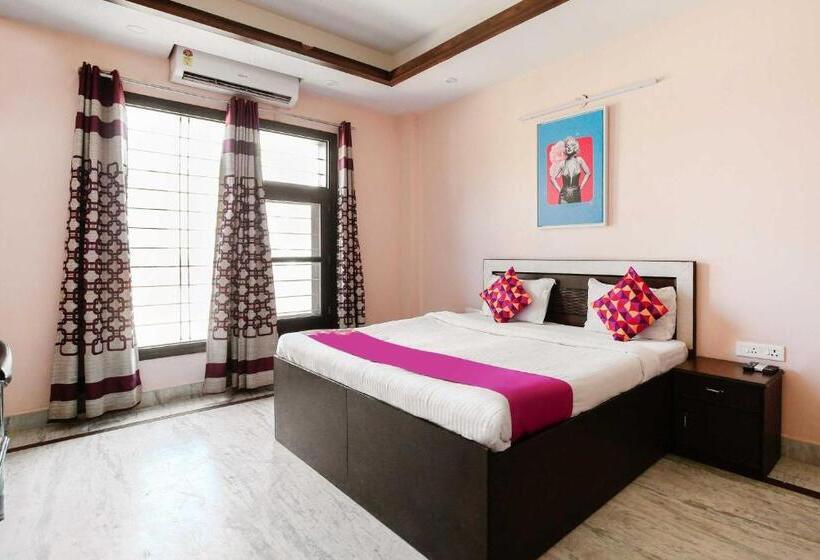 غرفة كلاسيكية ثلاثية, Collection O The Orchid  Near Omaxe Celebration Mall