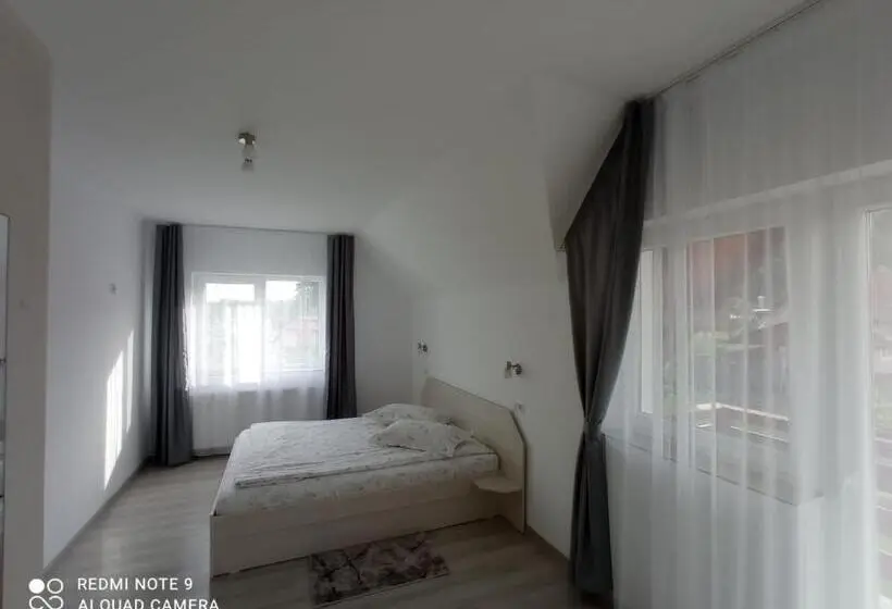 Familjesvit, Casa Bokor