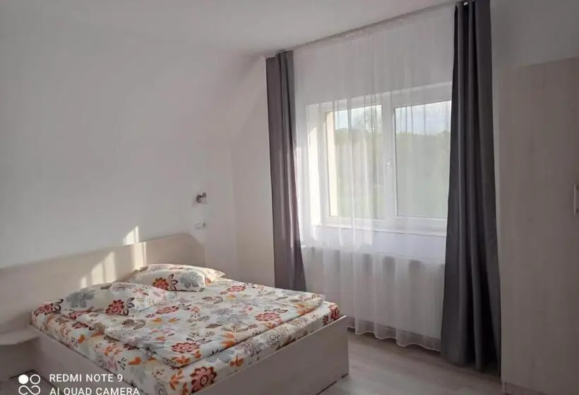 Familjesvit, Casa Bokor
