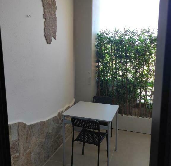 デラックストリプルルーム, Live Home Rooms