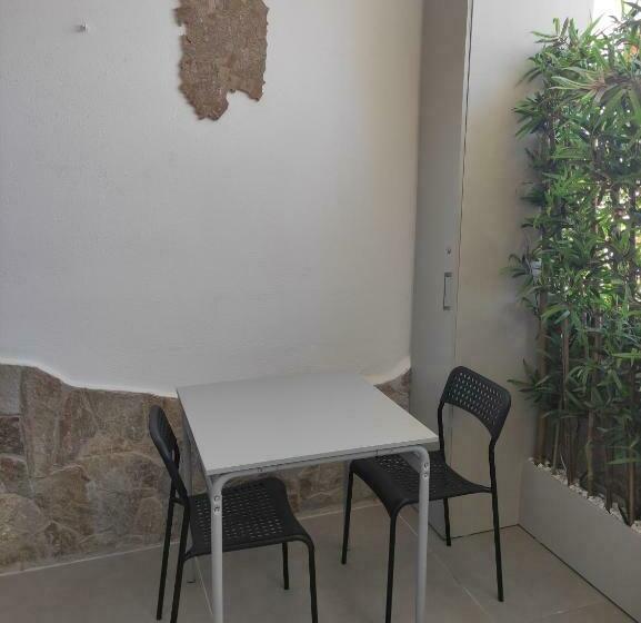 デラックストリプルルーム, Live Home Rooms