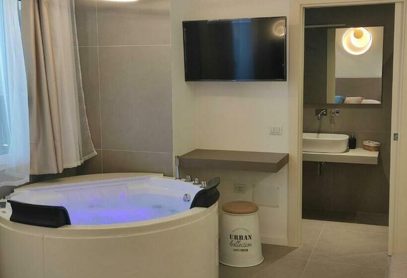 デラックストリプルルーム, Live Home Rooms