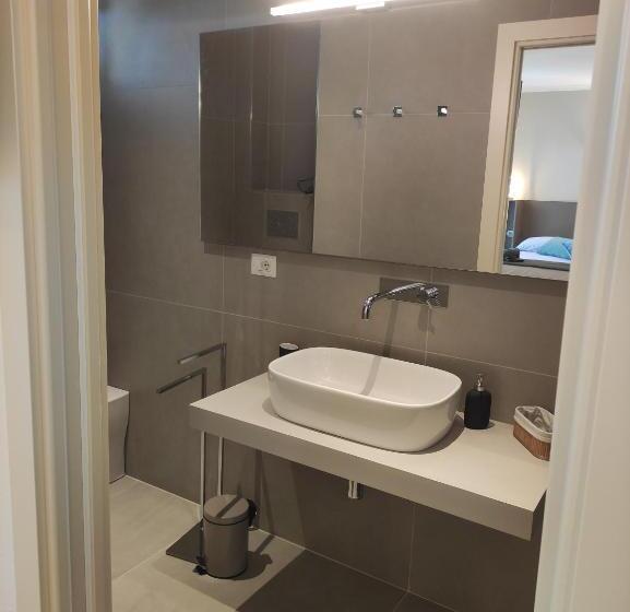 デラックストリプルルーム, Live Home Rooms