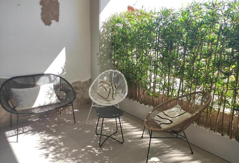 デラックストリプルルーム, Live Home Rooms