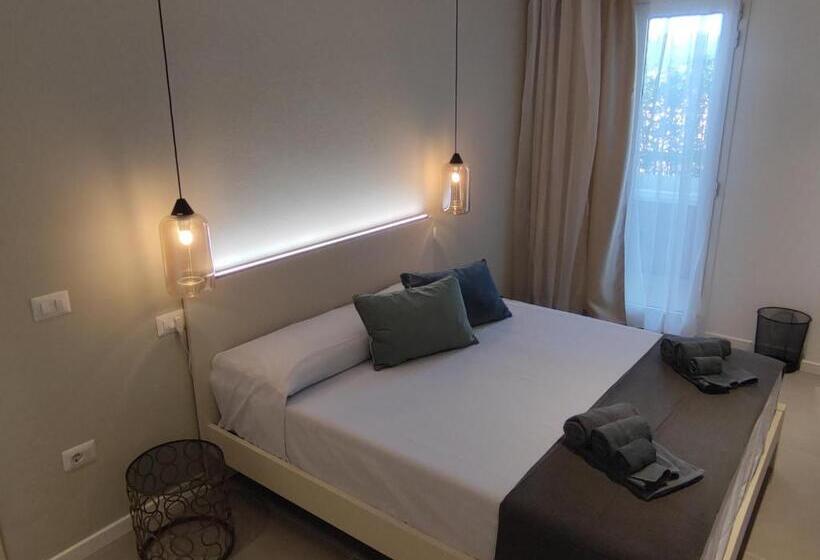 キングサイズベッドのスタンダードルーム, Live Home Rooms