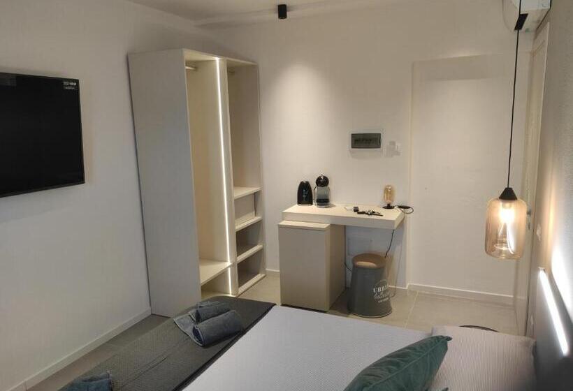 キングサイズベッドのスタンダードルーム, Live Home Rooms