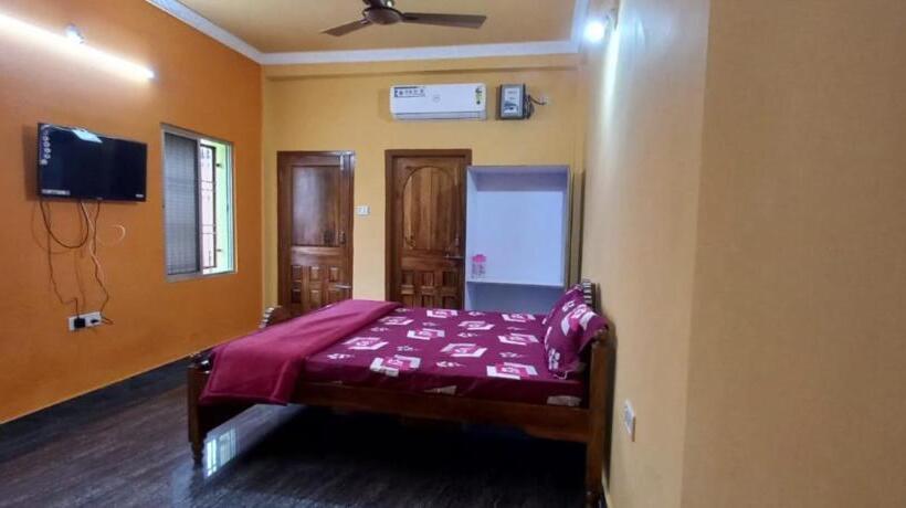 Büyük Çift Kişilik Yataklı Delüks Oda, Goroomgo Neelachal Holiday Nibasa Puri Near Sea Beach Area   Perfect Location With Excellent Service