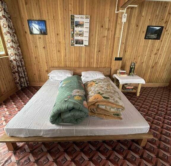 스탠다드 트리플 룸, Chimney Farms And Trails