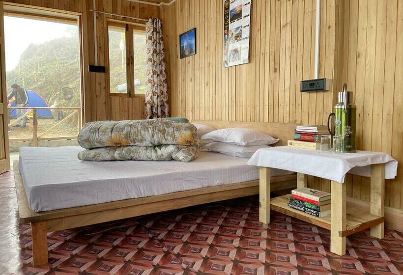 スタンダードトリプルルーム, Chimney Farms And Trails