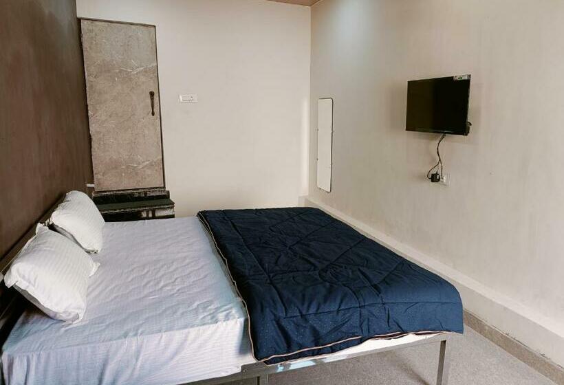 חדר דלוקס, Royal Inn