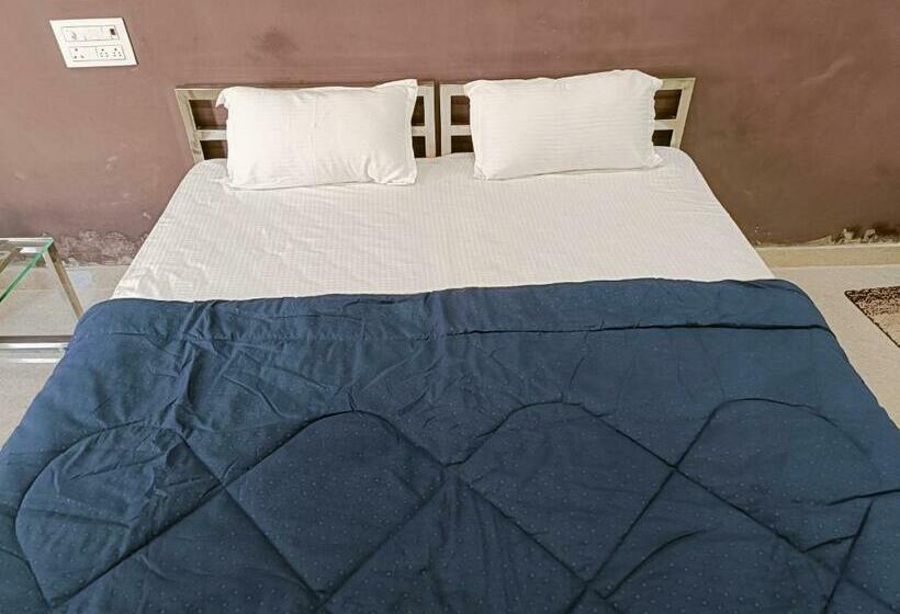 חדר דלוקס, Royal Inn