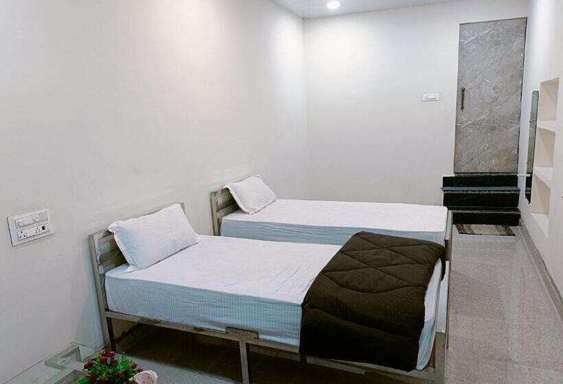 חדר דלוקס, Royal Inn