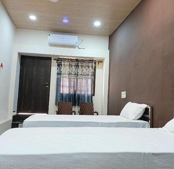 חדר דלוקס, Royal Inn