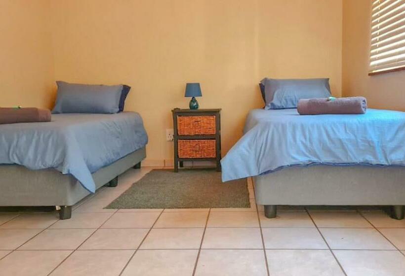 スタンダード4人部屋, Alpha B Lodging