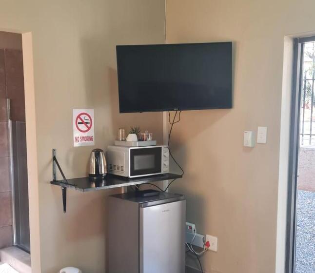 キングサイズベッドのデラックスルーム, Alpha B Lodging