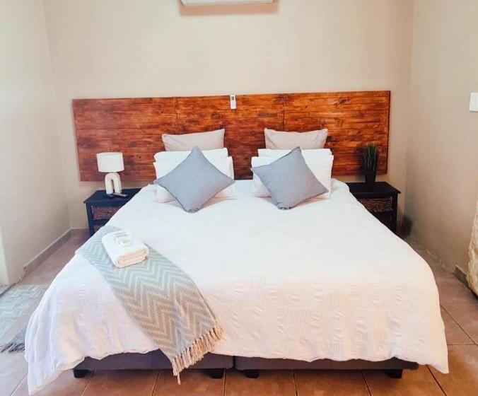 스탠다드 룸 킹사이즈 침대, Alpha B Lodging