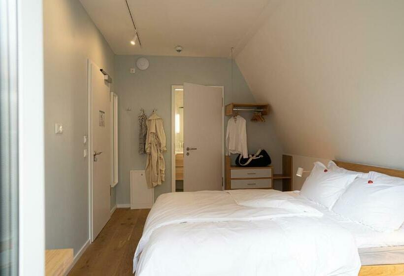 标准间, The Layhead B&b