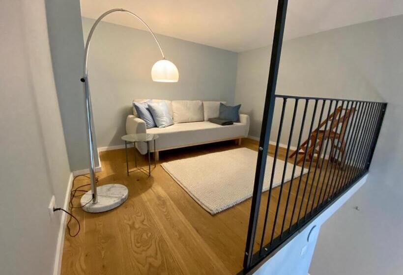 اتاق لوکس, The Layhead B&b