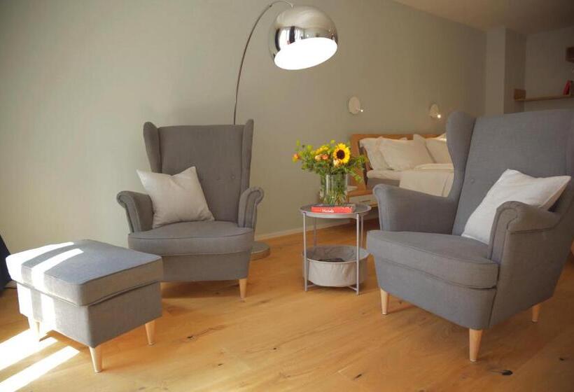 اتاق لوکس, The Layhead B&b