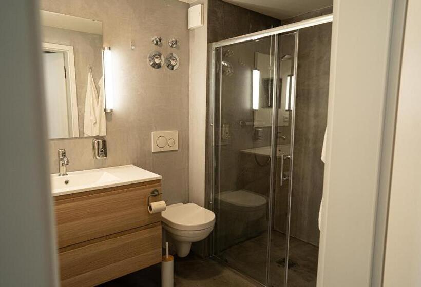 اتاق لوکس, The Layhead B&b