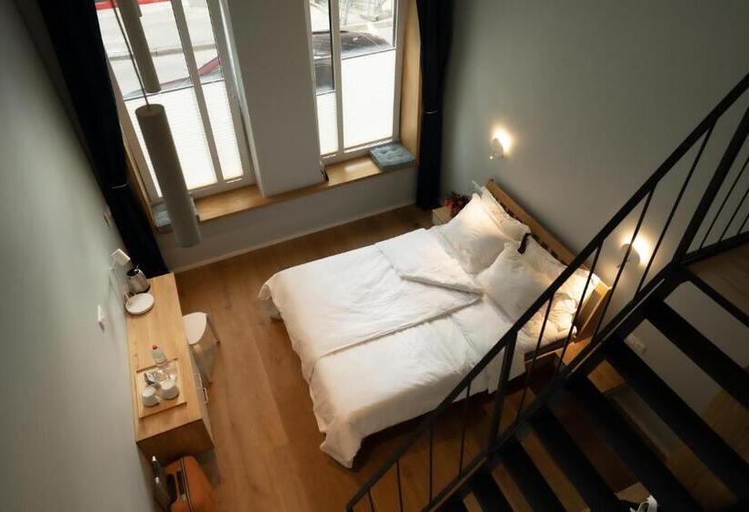 اتاق لوکس, The Layhead B&b