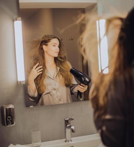 اتاق لوکس, The Layhead B&b