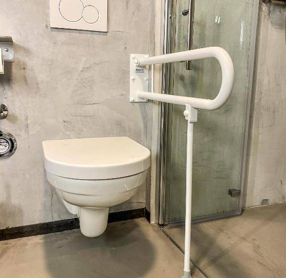 اتاق لوکس, The Layhead B&b