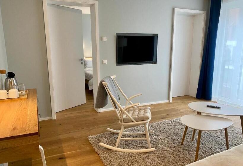 سوییت, The Layhead B&b