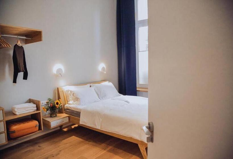 اتاق لوکس, The Layhead B&b