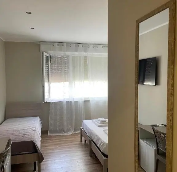 اتاق لوکس سه تخته, B&b New Paris & Suite