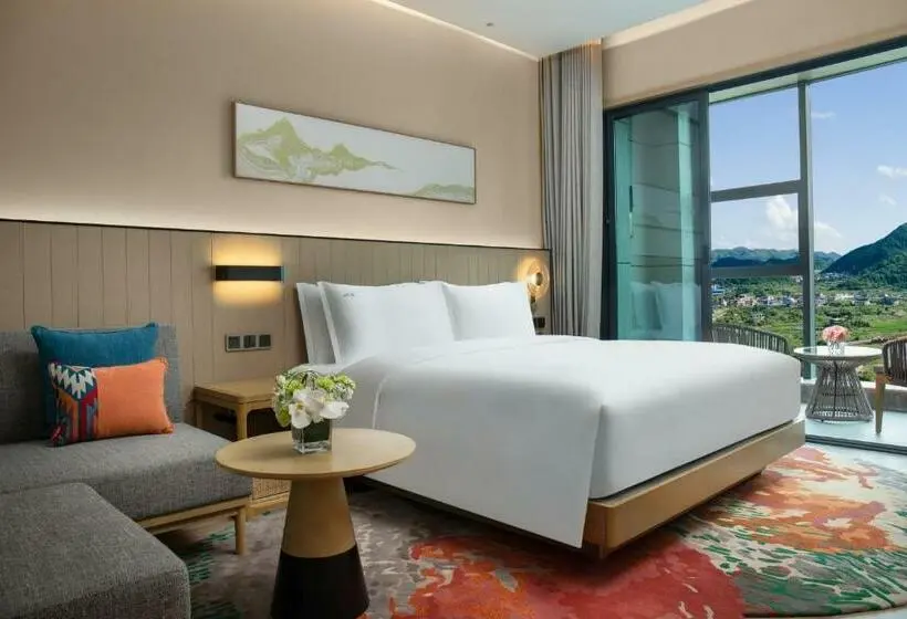 キングサイズベッドのスタンダードルーム, Holiday Inn Resort Guiyang Qingyan, An Ihg