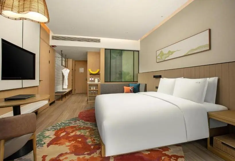 キングサイズベッドのスタンダードルーム, Holiday Inn Resort Guiyang Qingyan, An Ihg