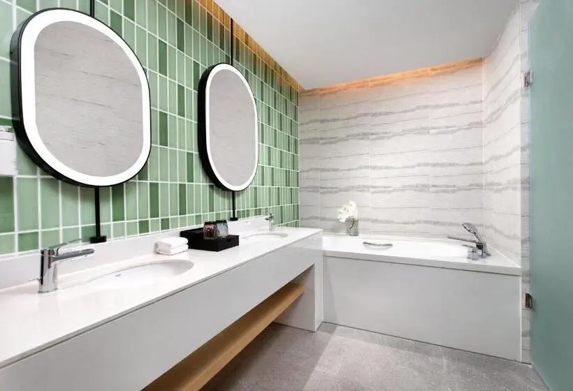 キングサイズベッドのスイートルーム, Holiday Inn Resort Guiyang Qingyan, An Ihg
