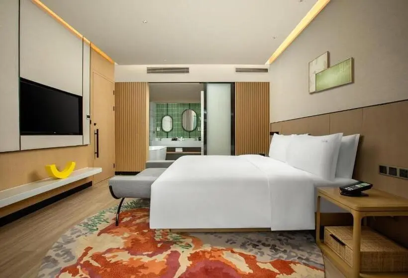 キングサイズベッドのスイートルーム, Holiday Inn Resort Guiyang Qingyan, An Ihg
