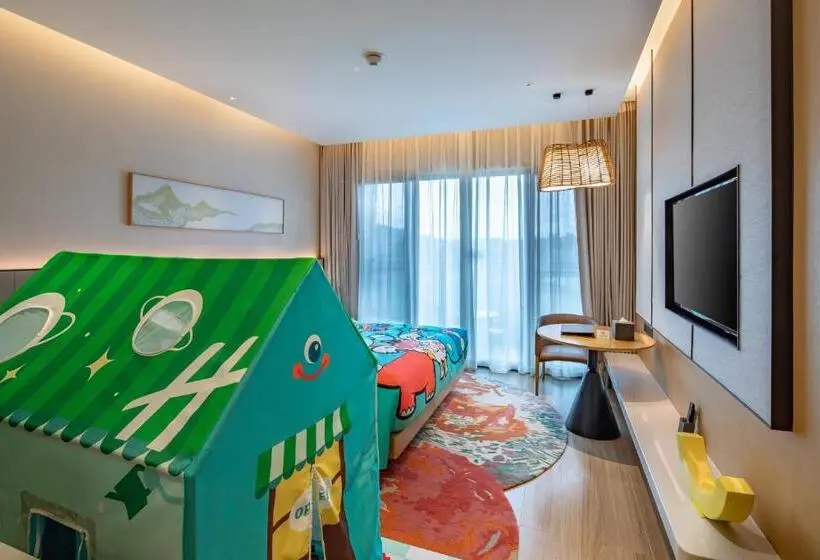 キングサイズベッドのスタンダードルーム, Holiday Inn Resort Guiyang Qingyan, An Ihg