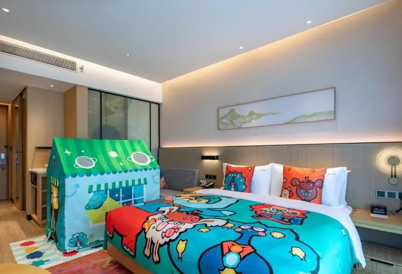 キングサイズベッドのスタンダードルーム, Holiday Inn Resort Guiyang Qingyan, An Ihg