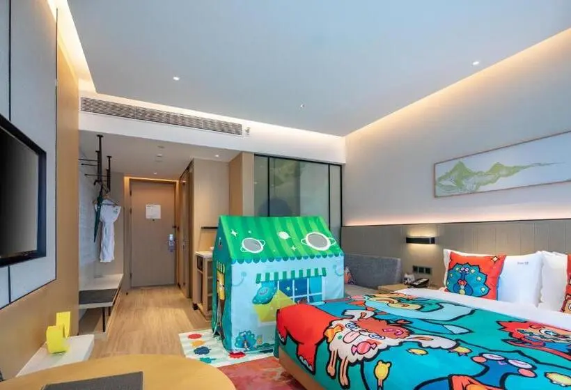 キングサイズベッドのスタンダードルーム, Holiday Inn Resort Guiyang Qingyan, An Ihg