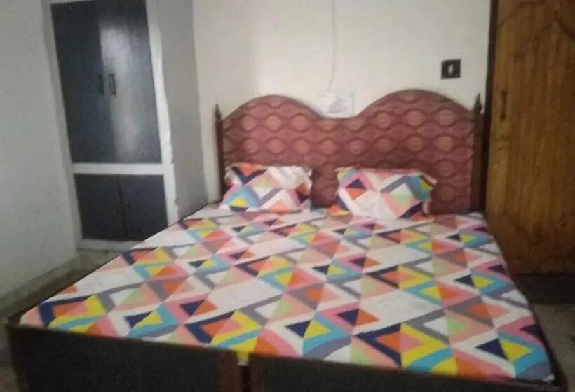 Deluxe Kolmen Hengen Huone, Spot On Hotel Aashirwad