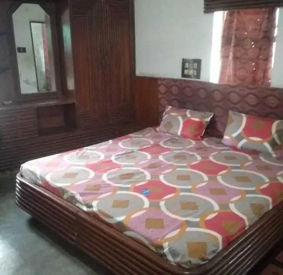 Deluxe Kolmen Hengen Huone, Spot On Hotel Aashirwad